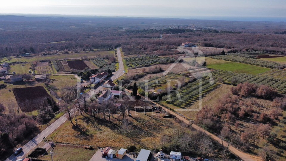Gra&dstrok;evinski teren&comma; Vi&scaron;njan&comma; sa projektom za dvije zgrade