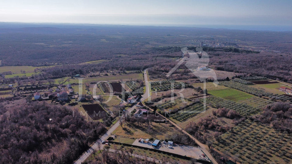 Gra&dstrok;evinski teren&comma; Vi&scaron;njan&comma; sa projektom za dvije zgrade