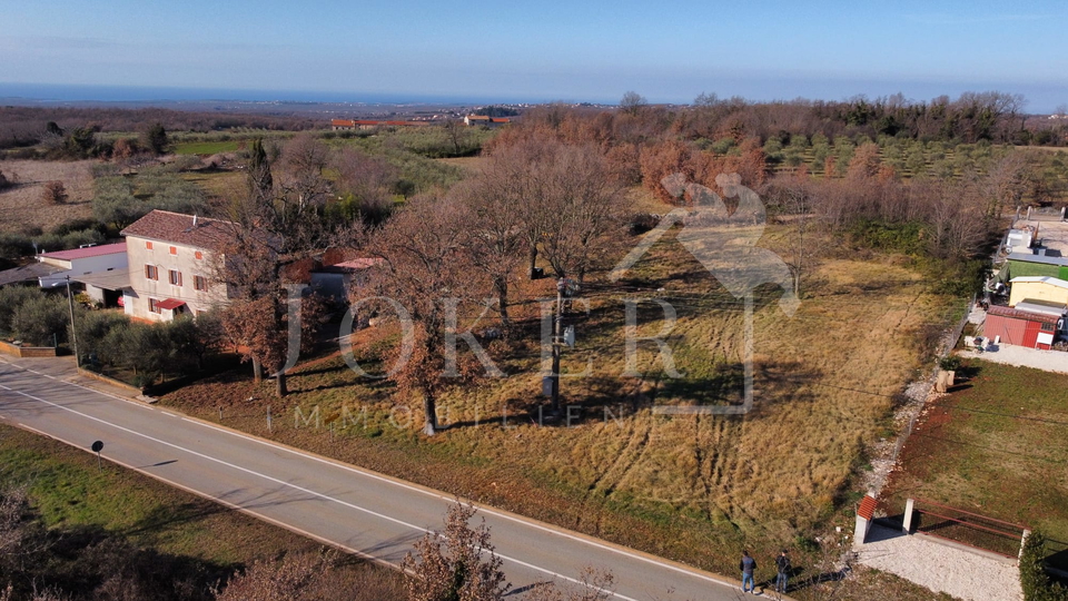 Gra&dstrok;evinski teren&comma; Vi&scaron;njan&comma; sa projektom za dvije zgrade