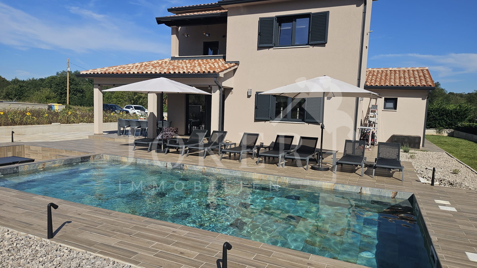 House&comma; 165 m2&comma; For Sale&comma; Labin - Vine&zcaron;