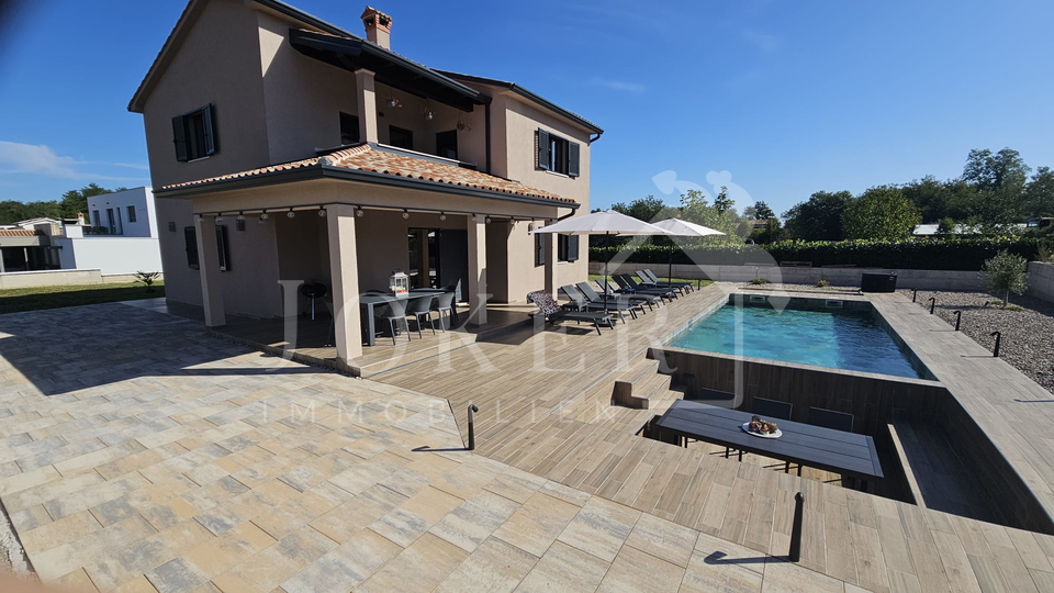 House&comma; 165 m2&comma; For Sale&comma; Labin - Vine&zcaron;