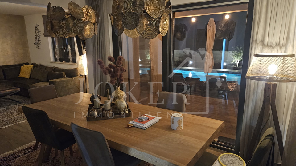 House&comma; 165 m2&comma; For Sale&comma; Labin - Vine&zcaron;