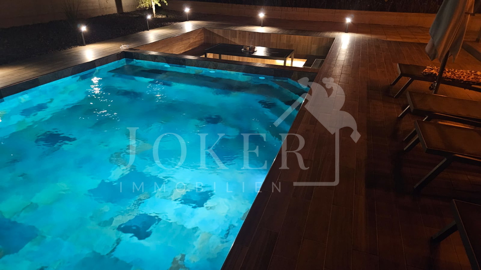 House&comma; 165 m2&comma; For Sale&comma; Labin - Vine&zcaron;