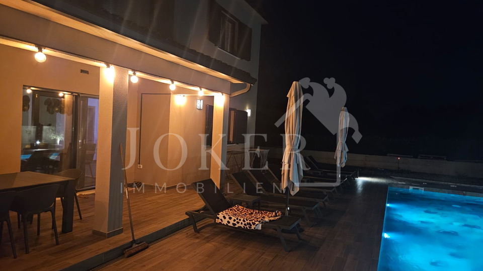 House&comma; 165 m2&comma; For Sale&comma; Labin - Vine&zcaron;