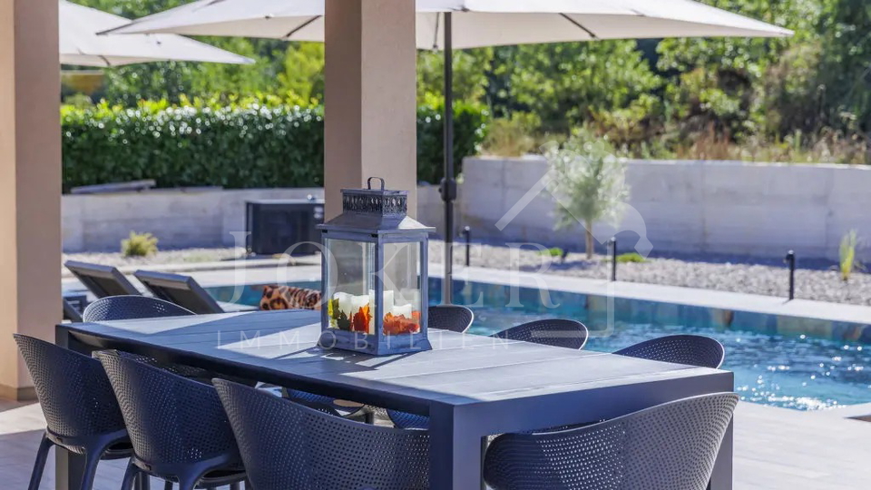 House&comma; 165 m2&comma; For Sale&comma; Labin - Vine&zcaron;