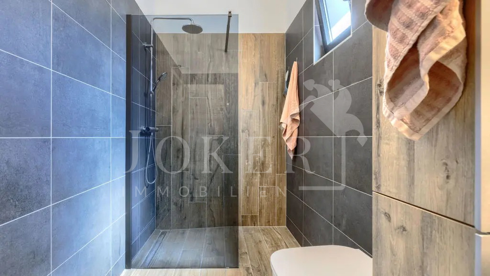 House&comma; 165 m2&comma; For Sale&comma; Labin - Vine&zcaron;