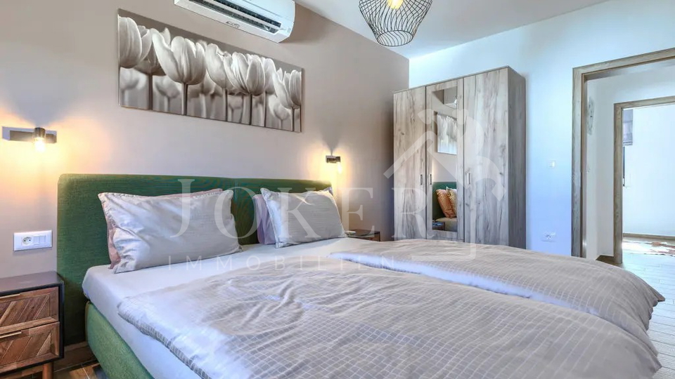 House&comma; 165 m2&comma; For Sale&comma; Labin - Vine&zcaron;