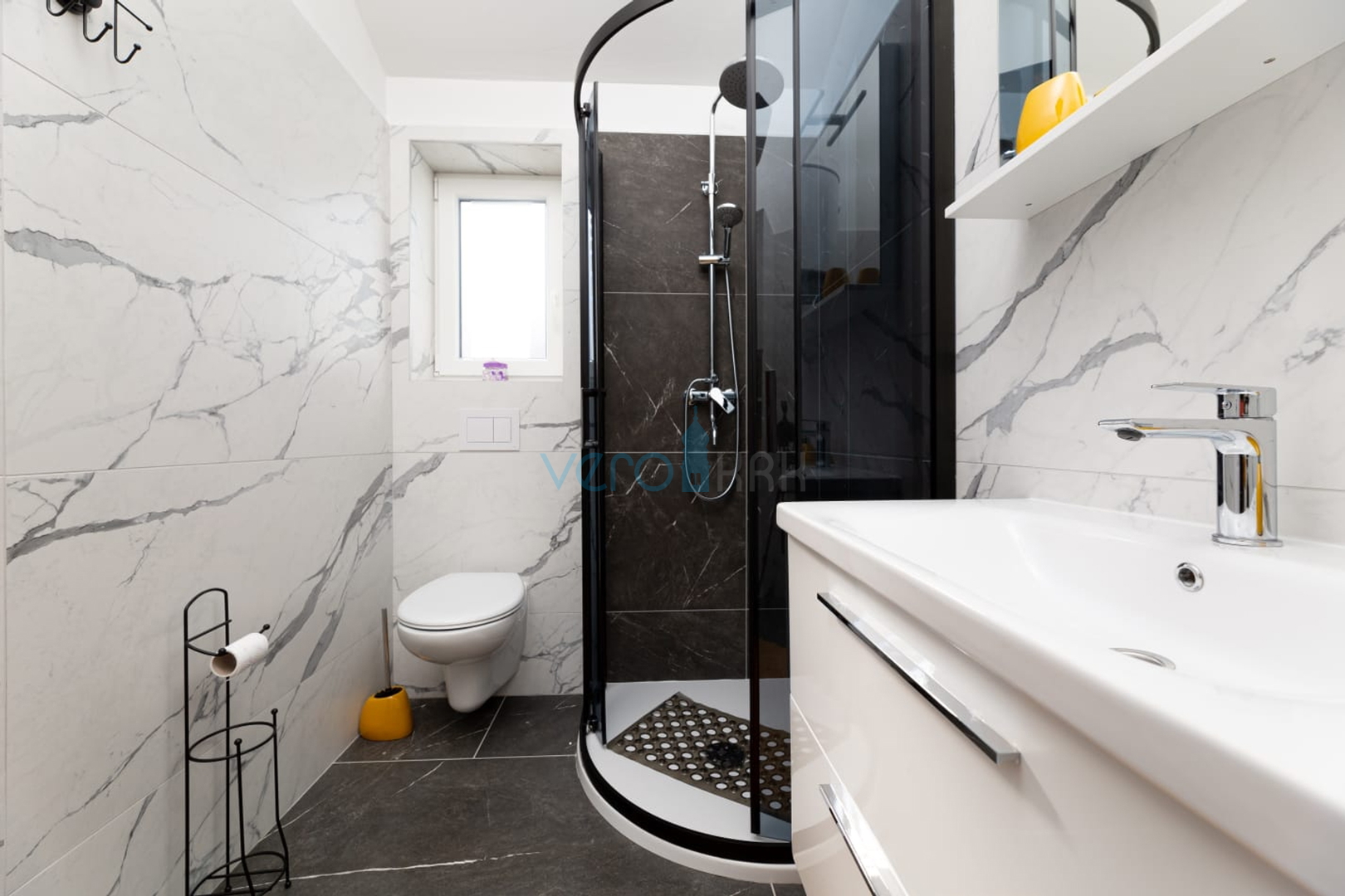 Uvala Soline, PRILIKA! Moderan trosoban stan sa prekrasnim pogledom na more