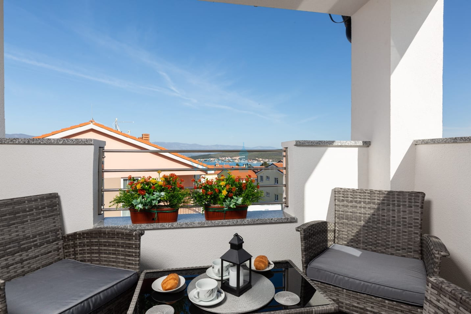 Uvala Soline, PRILIKA! Moderan trosoban stan sa prekrasnim pogledom na more