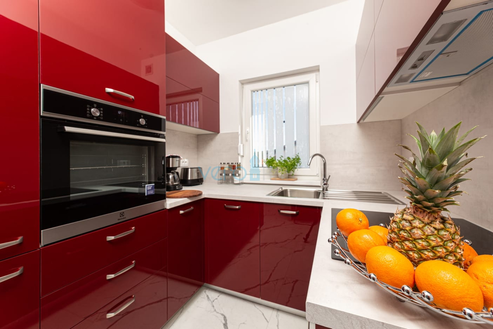 Uvala Soline, PRILIKA! Moderan trosoban stan sa prekrasnim pogledom na more