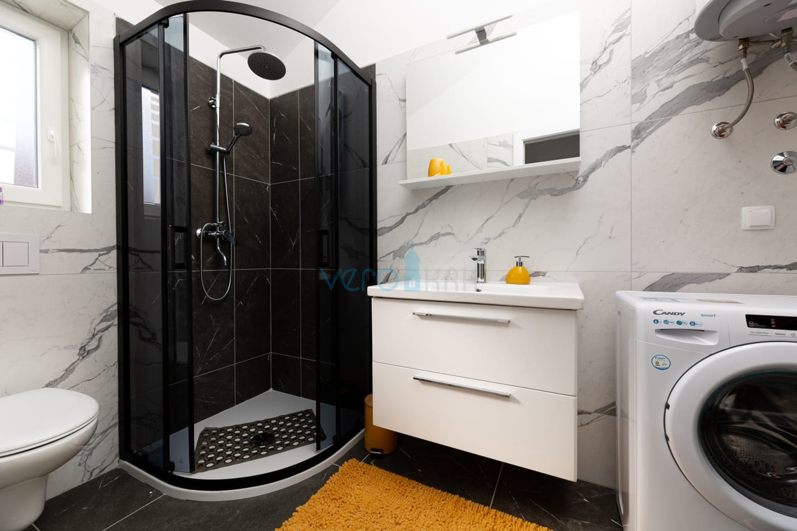 Uvala Soline, PRILIKA! Moderan trosoban stan sa prekrasnim pogledom na more