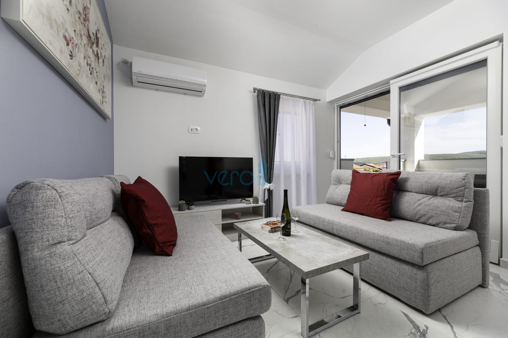 Uvala Soline, PRILIKA! Moderan trosoban stan sa prekrasnim pogledom na more