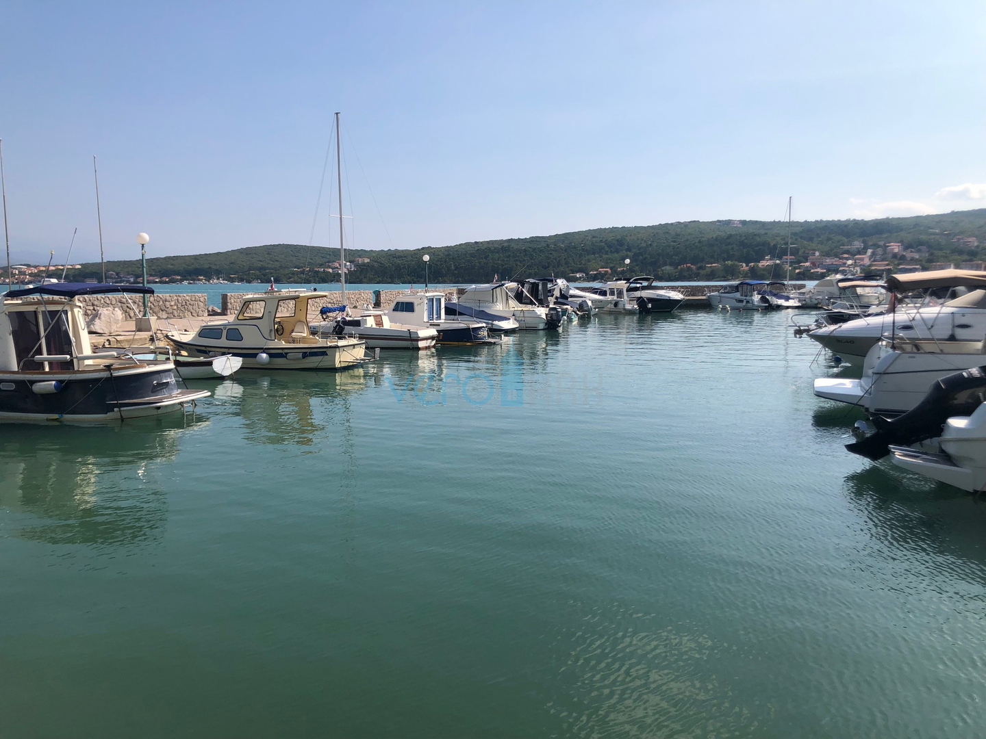 Uvala Soline, PRILIKA! Moderan trosoban stan sa prekrasnim pogledom na more