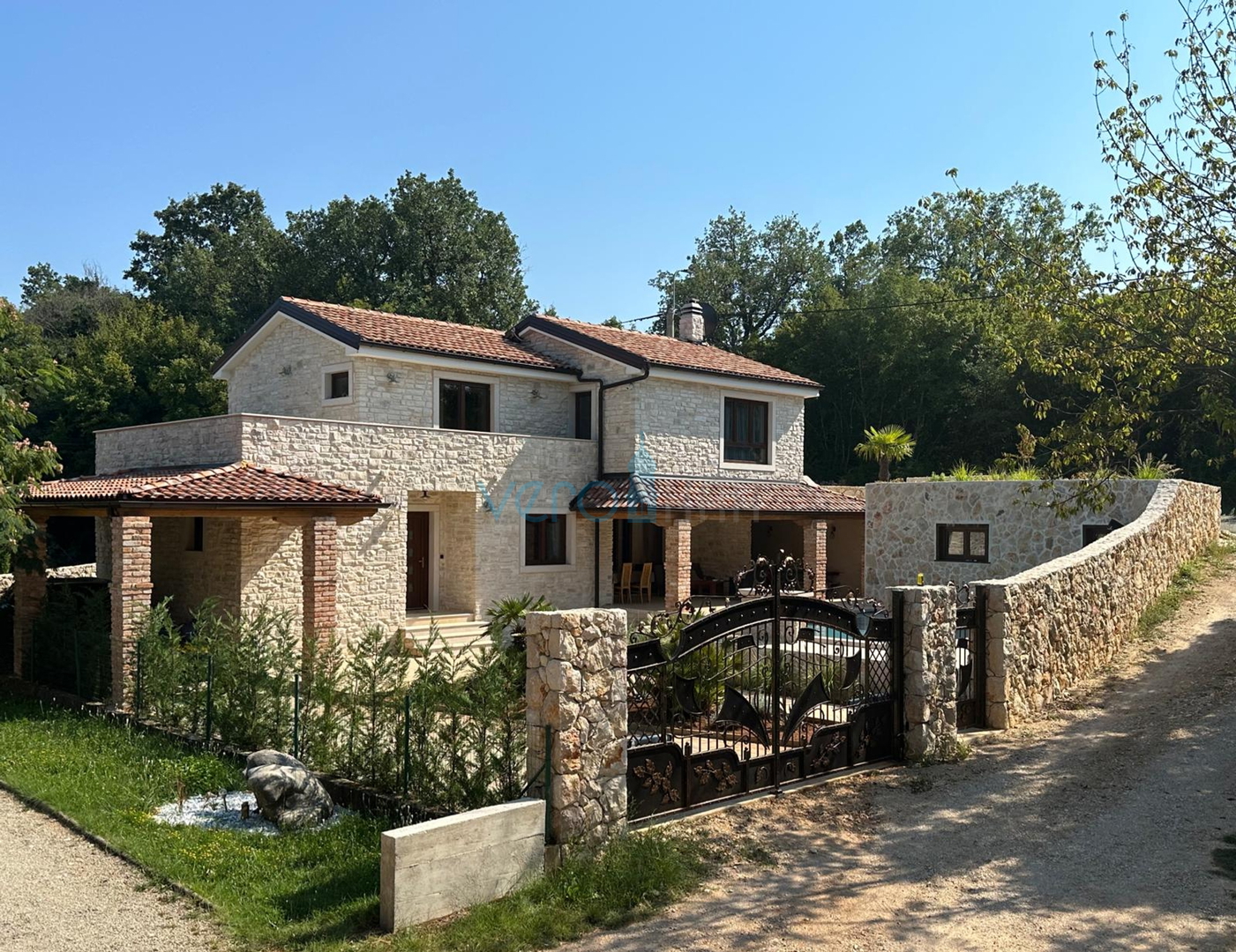Uvala Soline, okolica, Moderna kamena vila sa bazenom, 200 m2, prodaja