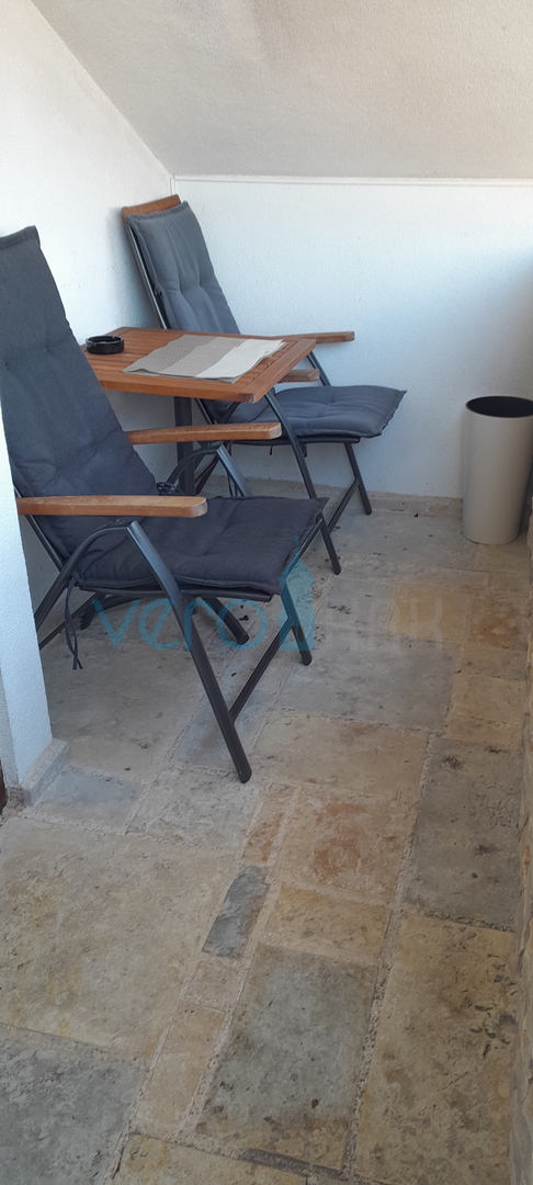 Otok Krk, Njivice, trosobni stan blizu plaže i centra, prodaja