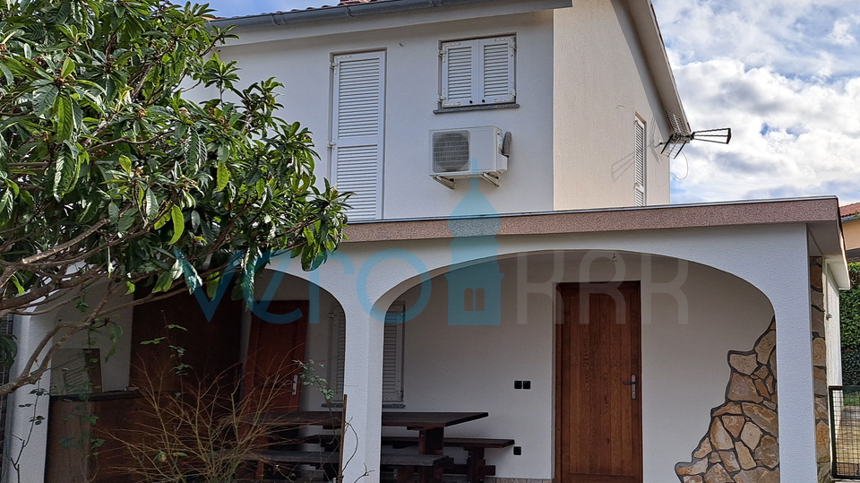 Soline cove, surroundings, island of Krk, semi-detached house with sea view, garage and garden, for sale