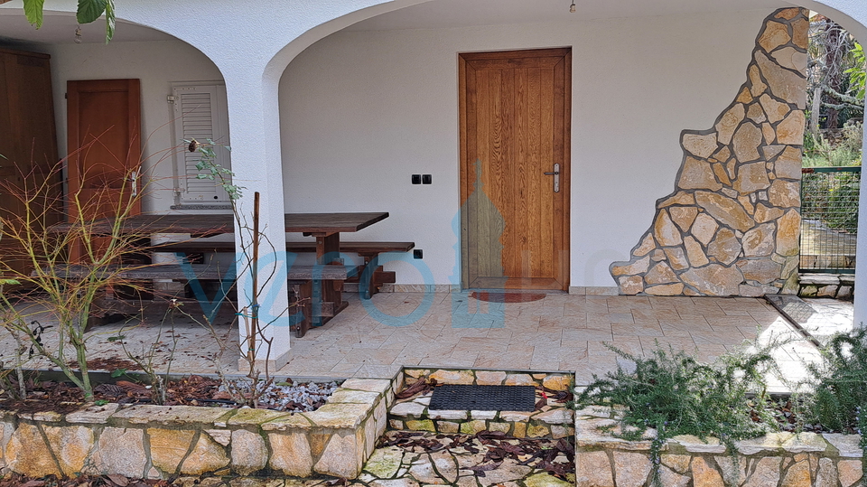 Soline cove, surroundings, island of Krk, semi-detached house with sea view, garage and garden, for sale