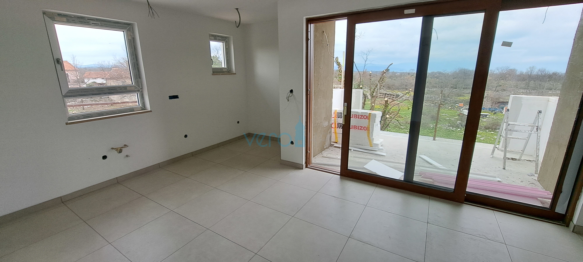 Malinska, weitere Umgebung, Zwei-Zimmer-Wohnung mit Wohnzimmer im Bau, zu verkaufen