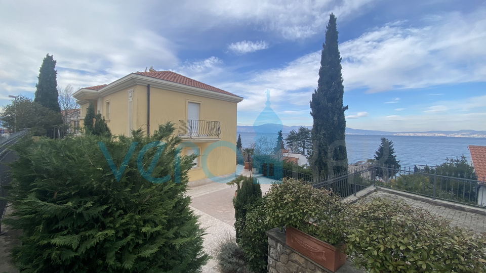 Omišalj, Njivice, Detached house 120 m from the beach with an open view, for sale