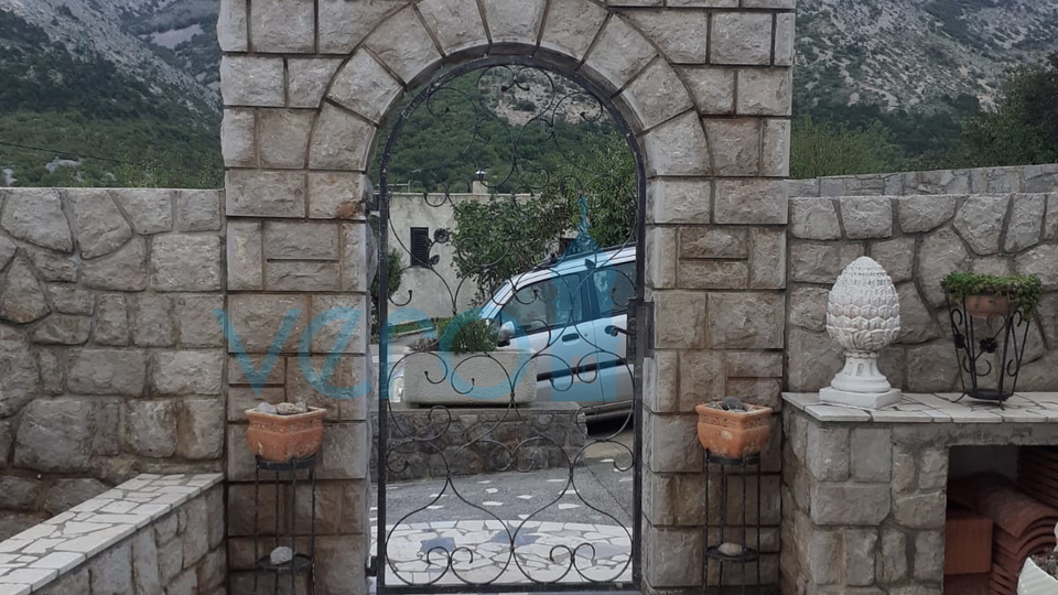 House, 350 m2, For Sale, Senj