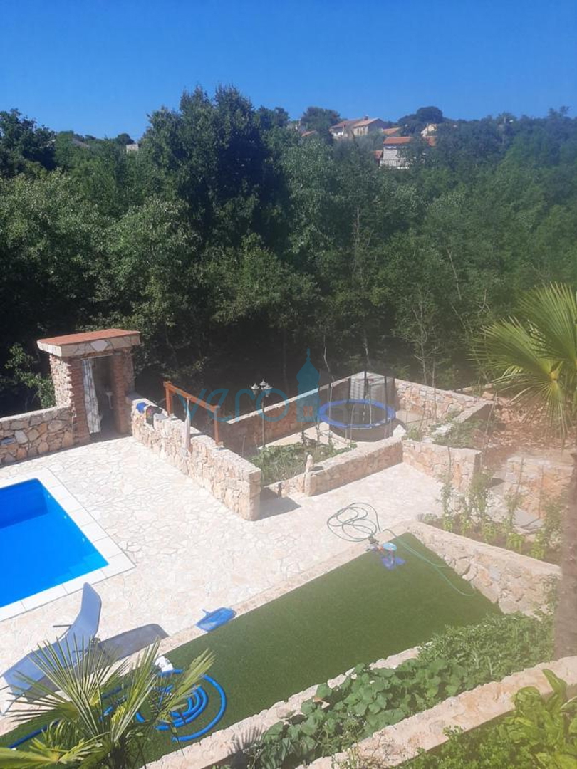 Otok Krk, Dobrinj, okolica, Samostojeća kuća sa bazenom i velikom okućnicom, prodaja