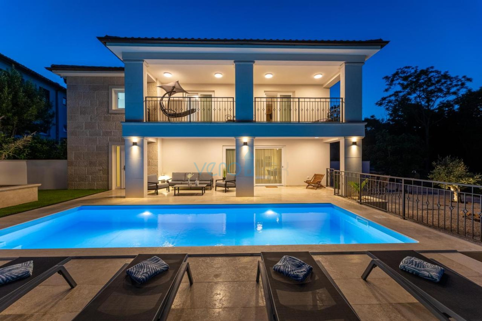 Stadt Krk, mediterrane Villa mit Pool in bester Lage, zu verkaufen