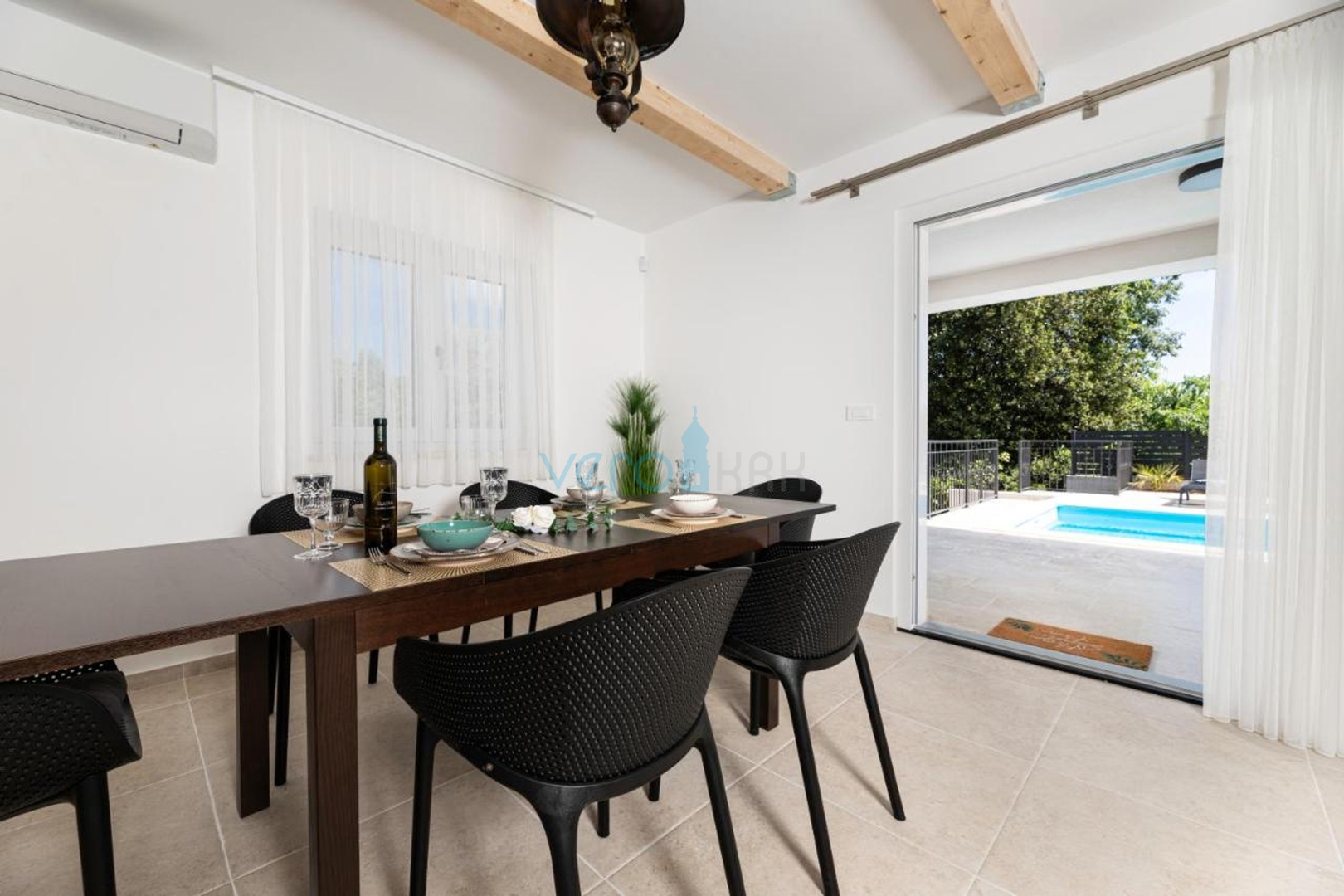 Stadt Krk, mediterrane Villa mit Pool in bester Lage, zu verkaufen