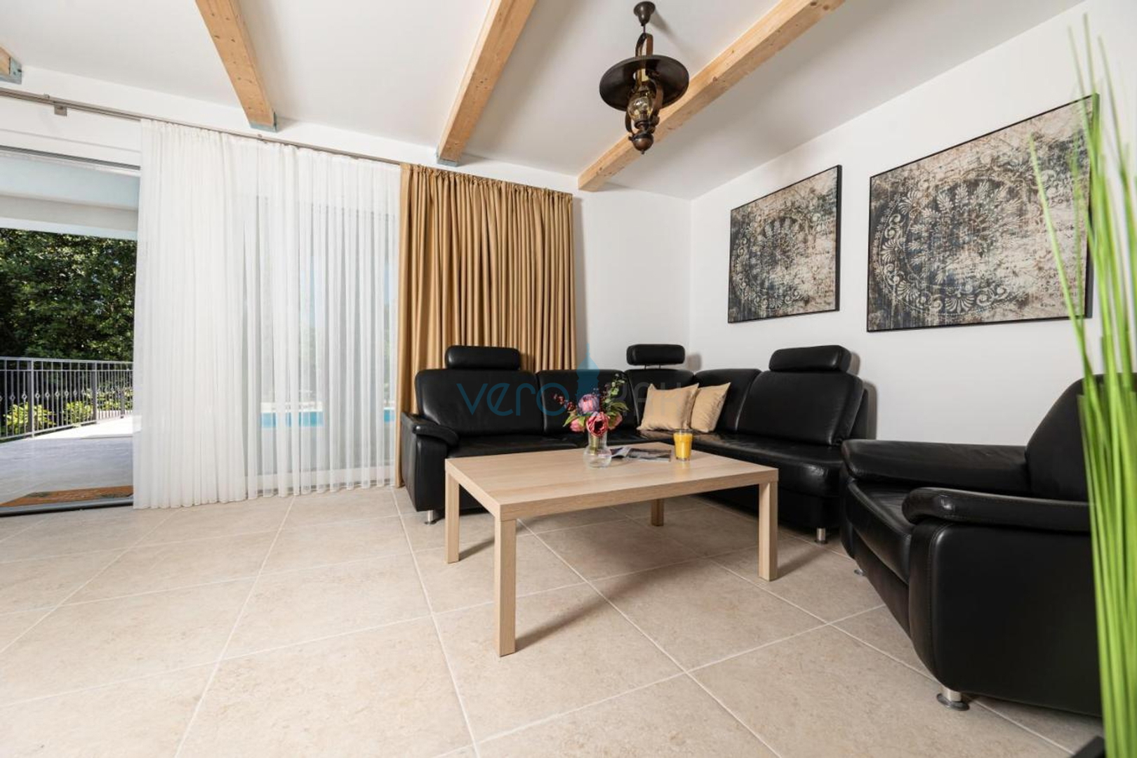 Stadt Krk, mediterrane Villa mit Pool in bester Lage, zu verkaufen