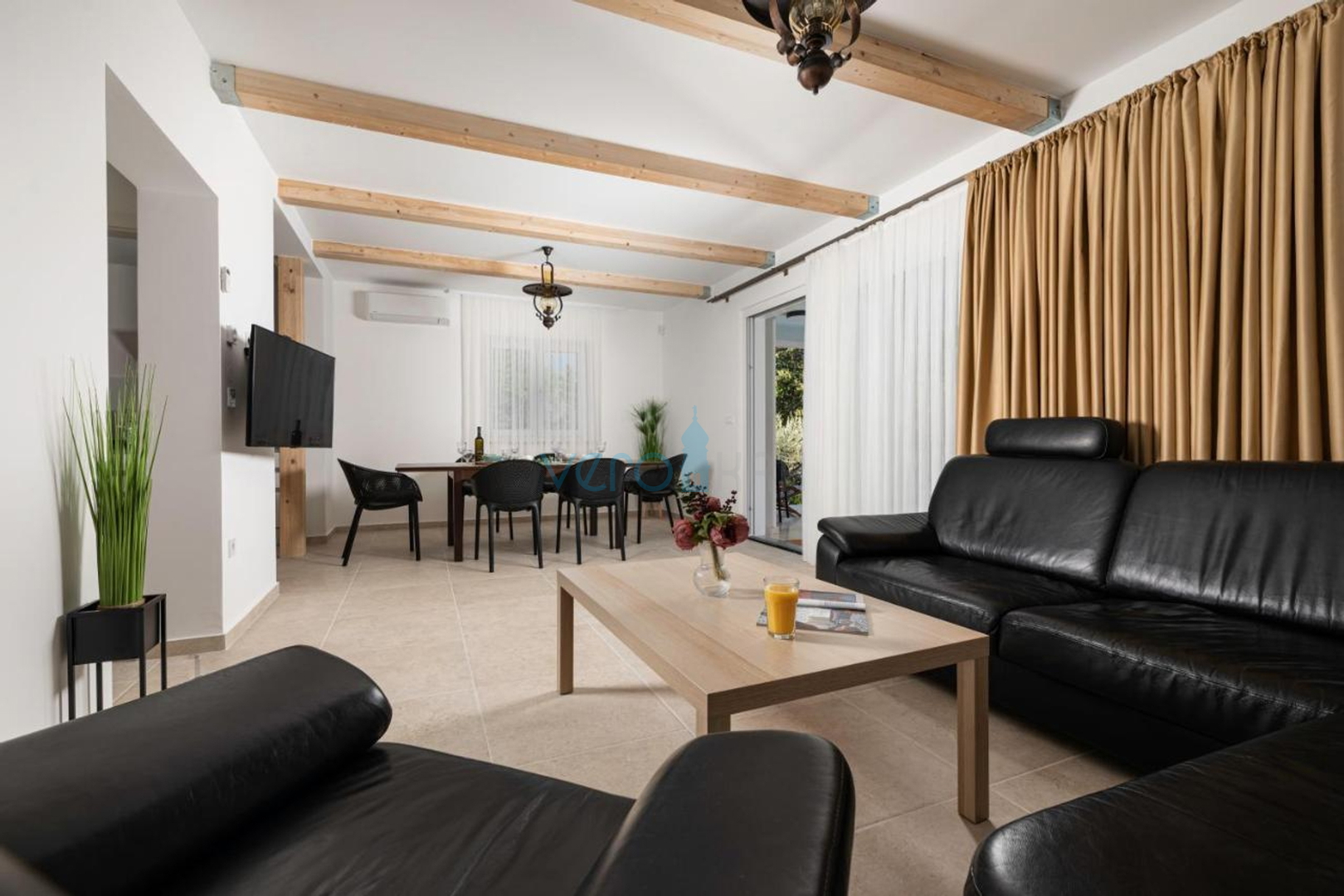 Stadt Krk, mediterrane Villa mit Pool in bester Lage, zu verkaufen