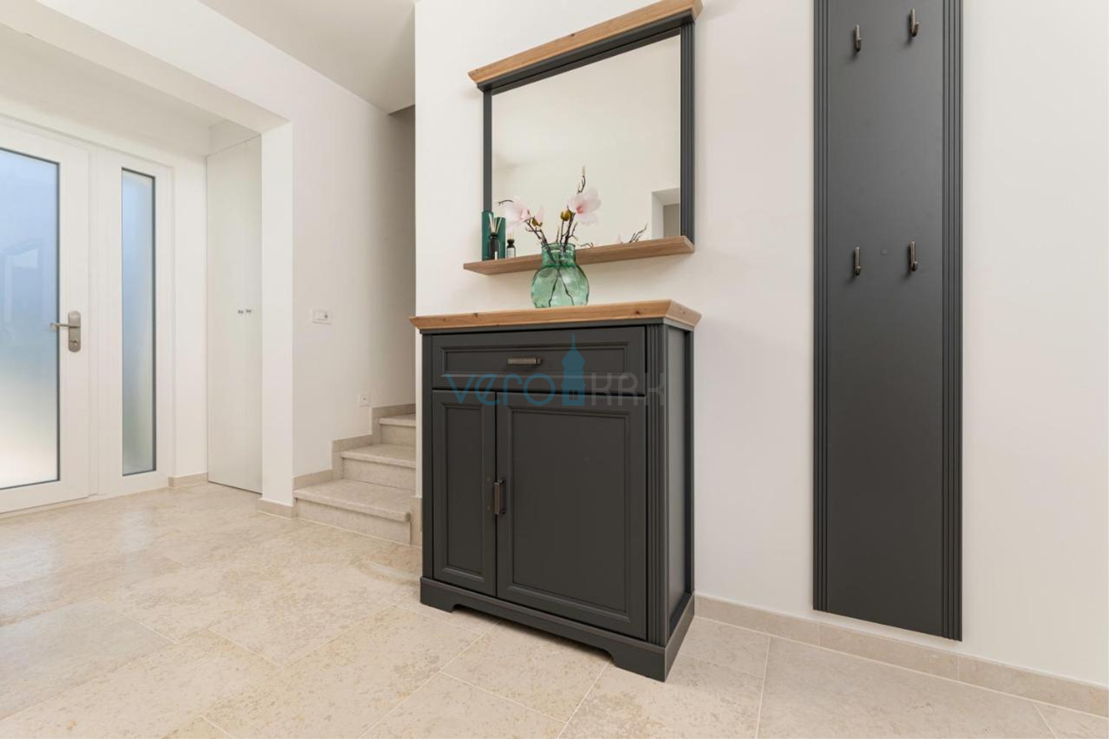 Stadt Krk, mediterrane Villa mit Pool in bester Lage, zu verkaufen