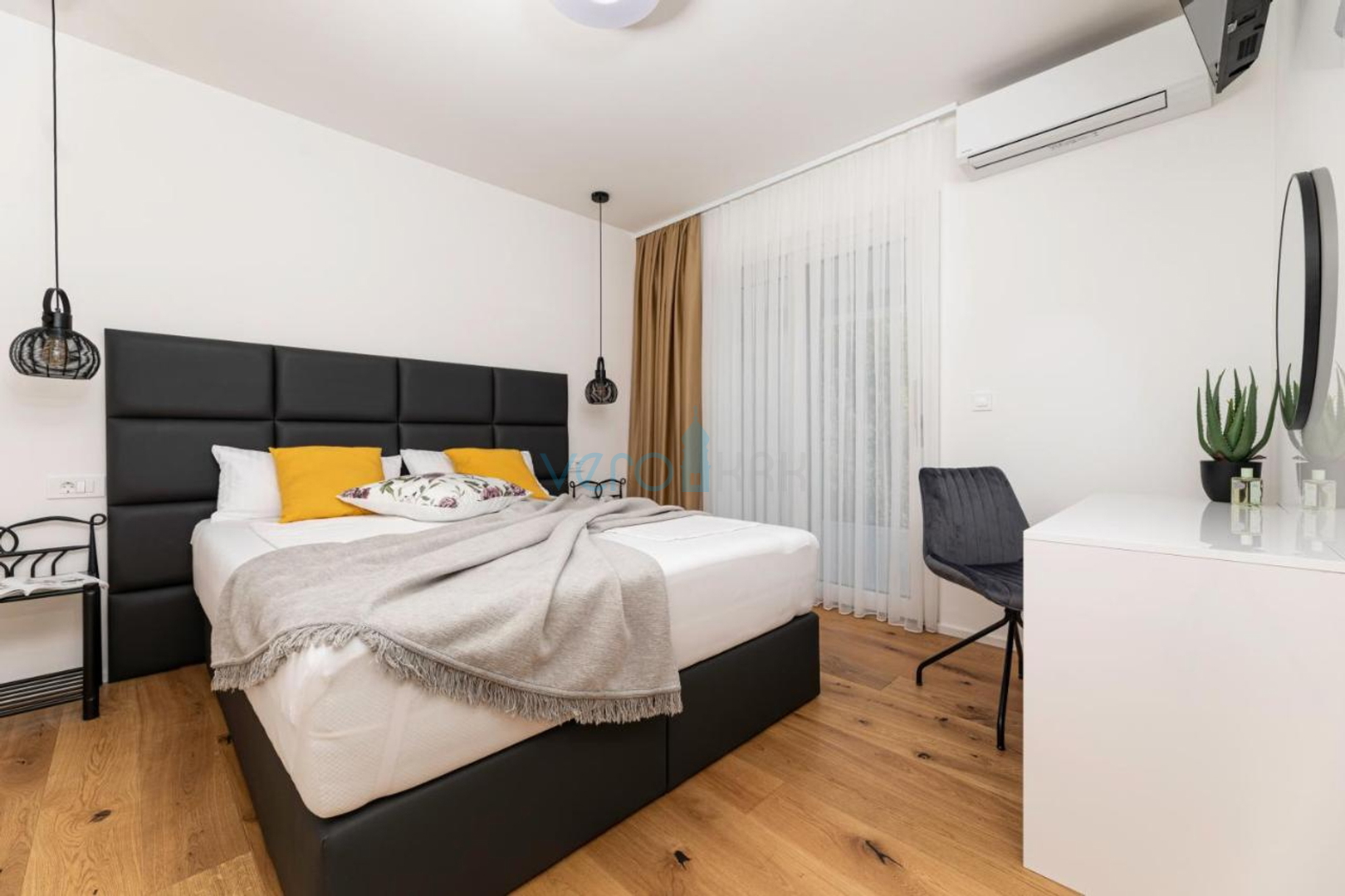 Stadt Krk, mediterrane Villa mit Pool in bester Lage, zu verkaufen