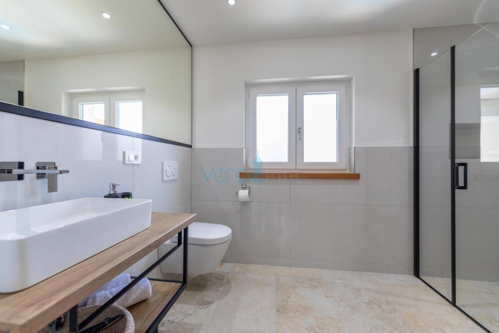 Stadt Krk, mediterrane Villa mit Pool in bester Lage, zu verkaufen