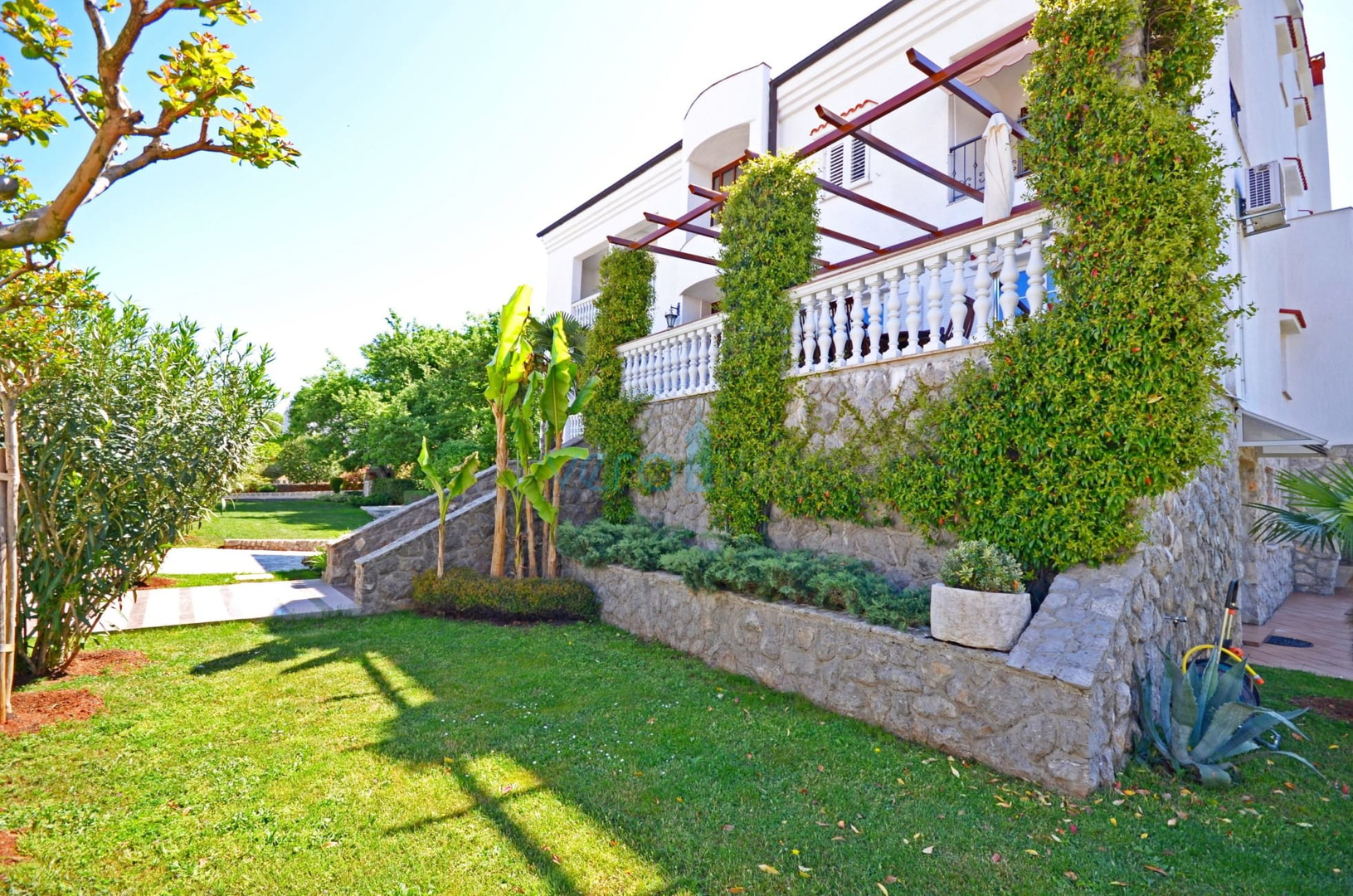 Island of Krk, Malinska, Unique villa with park and swimming pool in a great location, for sale