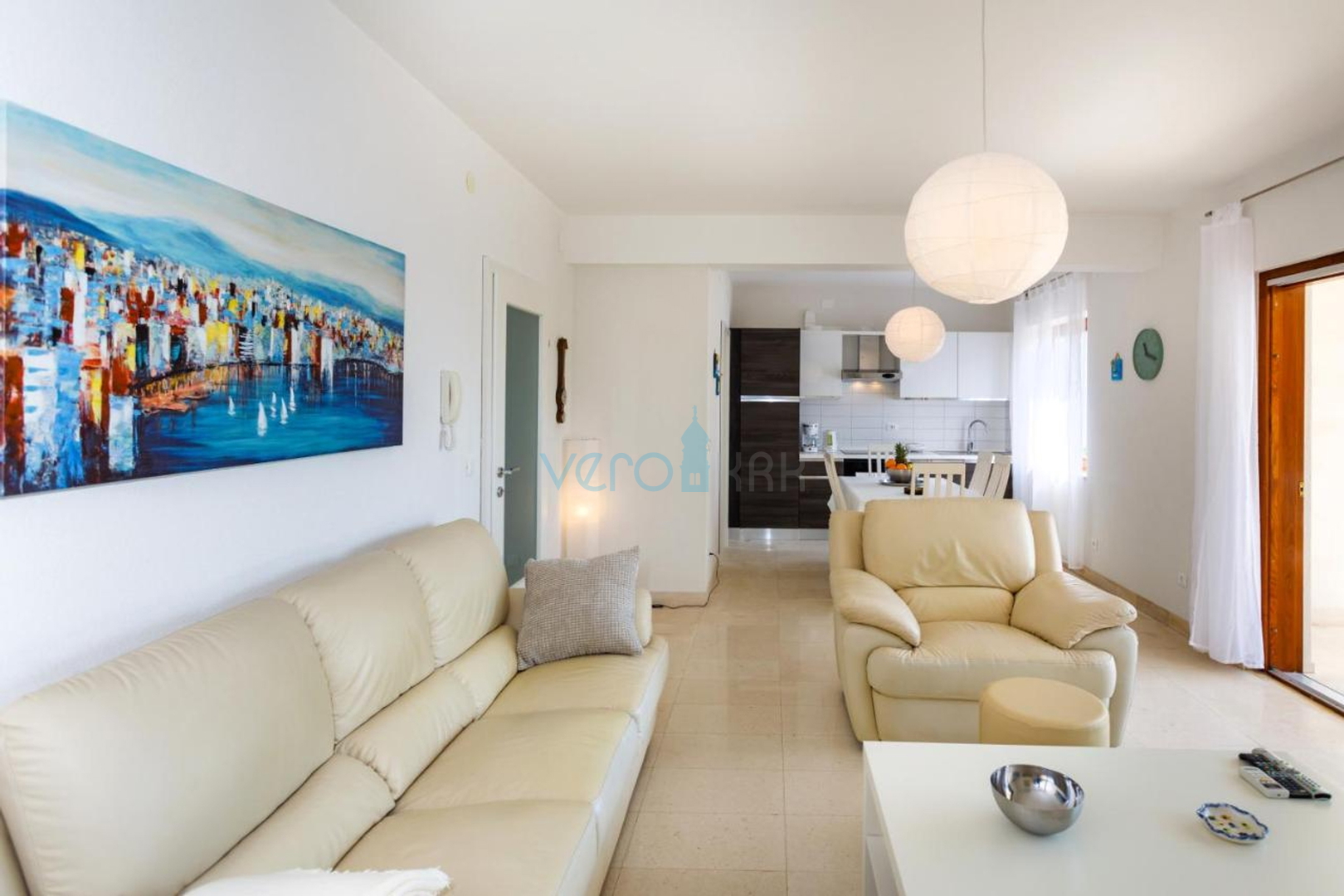 Grad Krk, Stan na prvome katu u prvome redu do mora, prodaja