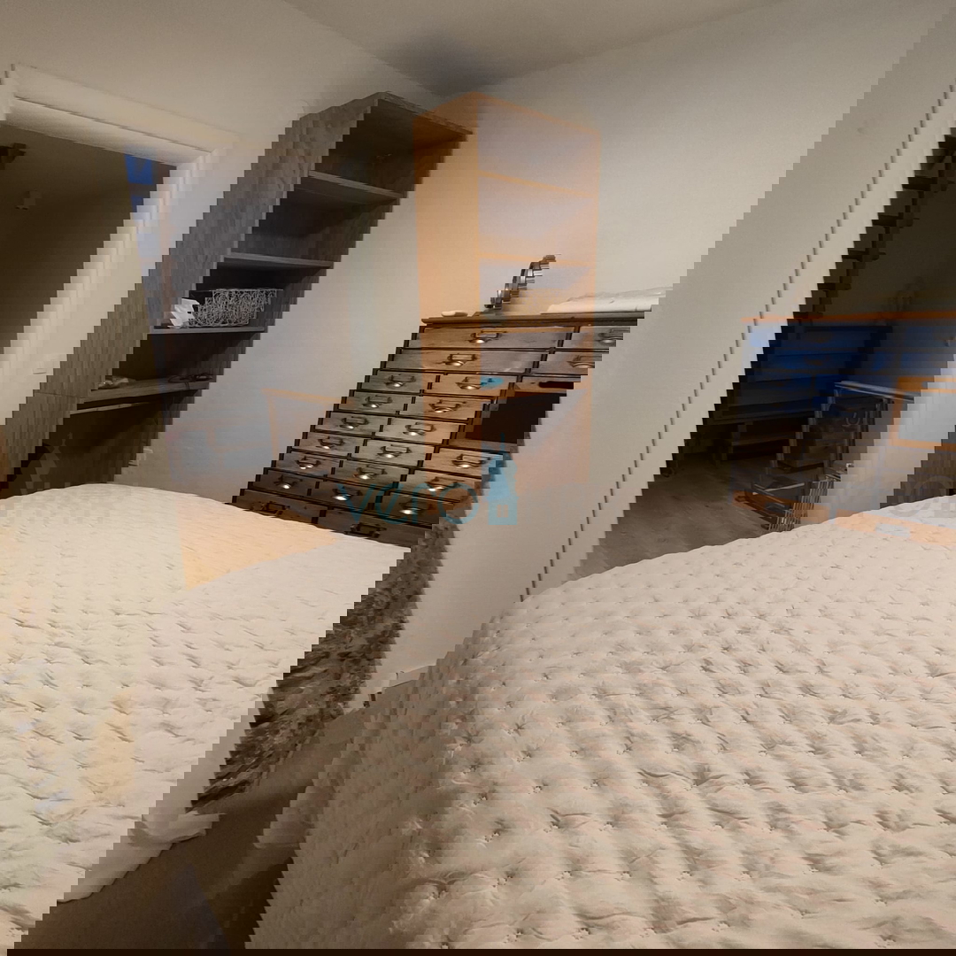 Otok Krk, Omišalj, Renovirana kamena kuća u nizu, Prodaja