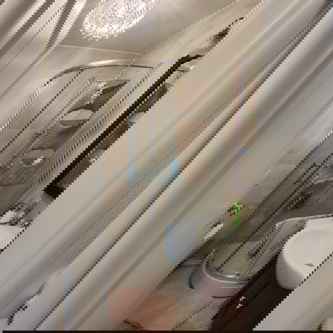 Otok Krk, Omišalj, Renovirana kamena kuća u nizu, Prodaja