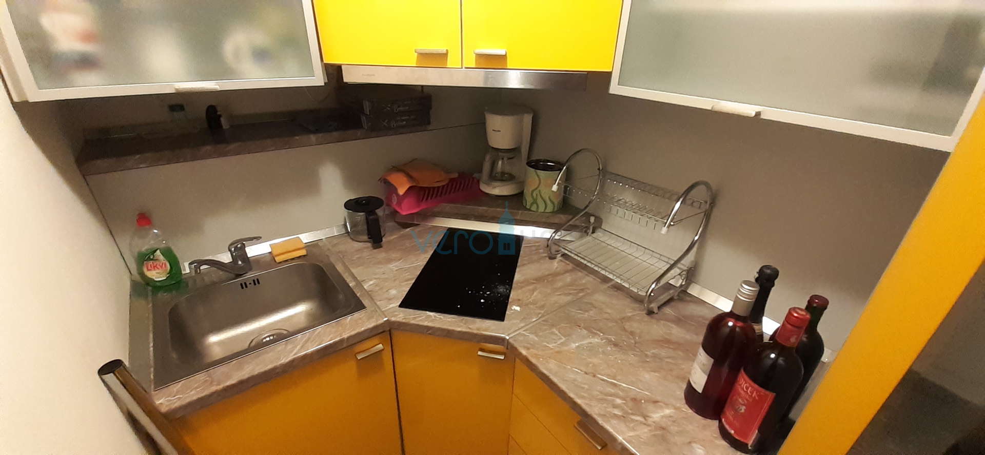 Otok Krk, grad Krk, dvojna kuća sa tri apartmana na 400m od mora