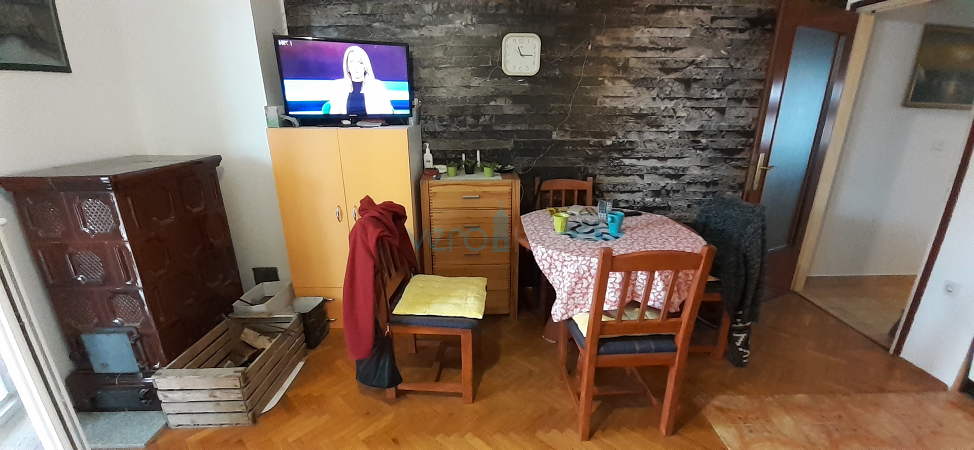 Otok Krk, grad Krk, dvojna kuća sa tri apartmana na 400m od mora