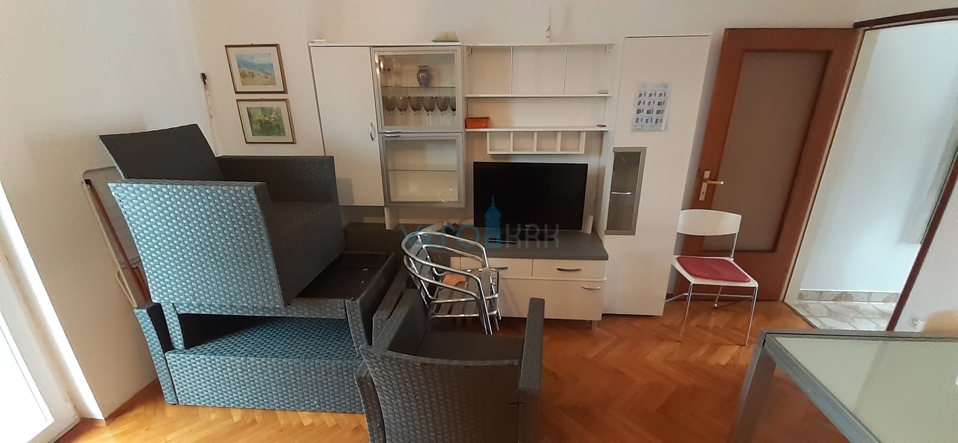 Otok Krk, grad Krk, dvojna kuća sa tri apartmana na 400m od mora