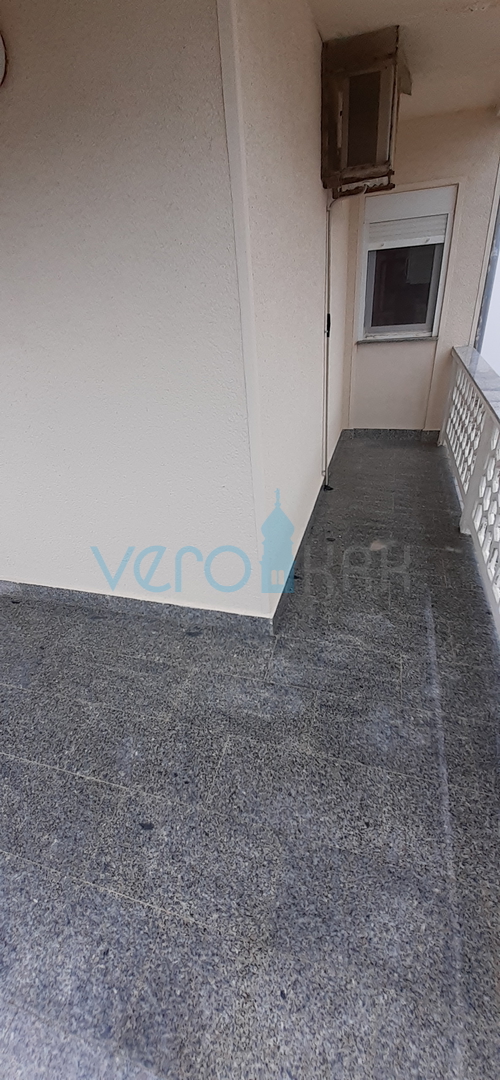 Otok Krk, grad Krk, dvojna kuća sa tri apartmana na 400m od mora