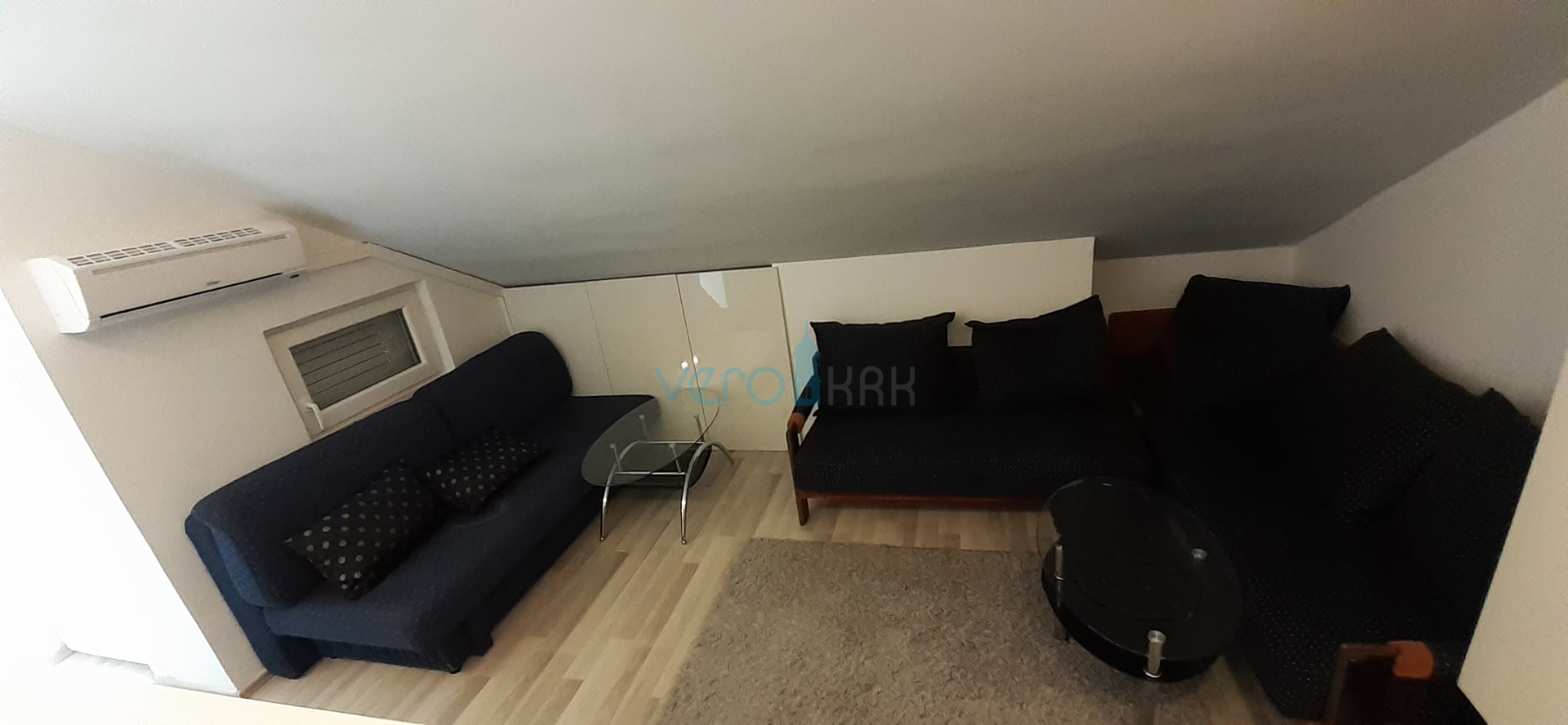 Otok Krk, grad Krk, dvojna kuća sa tri apartmana na 400m od mora