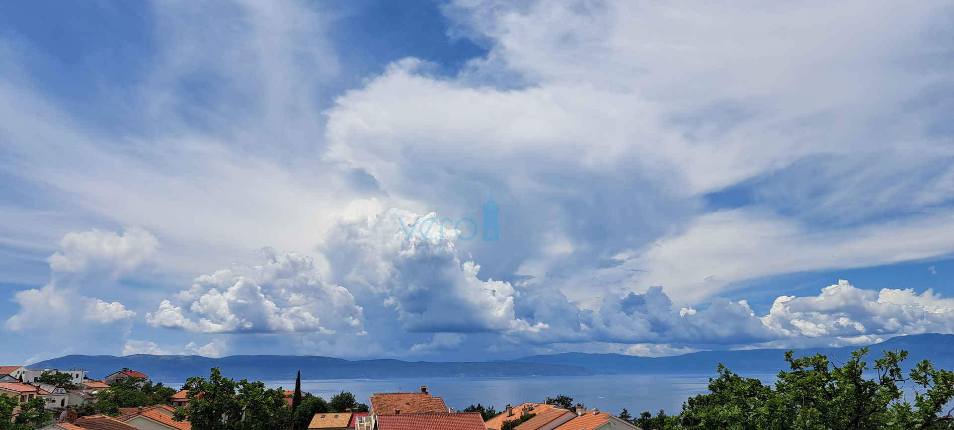 Otok Krk, Njivice, dvosoban stan 58 m2 sa prekrasnim panoramskim pogledom na more