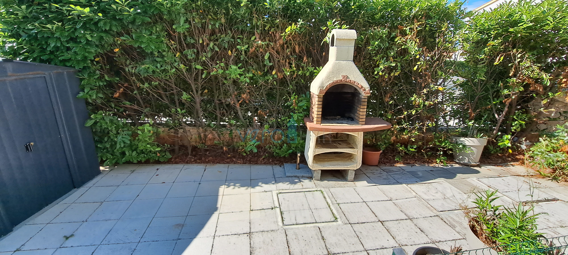 Uvala Soline, otok Krk, dvoetažni stan 89 m2 sa pogledom na more i okućnicom