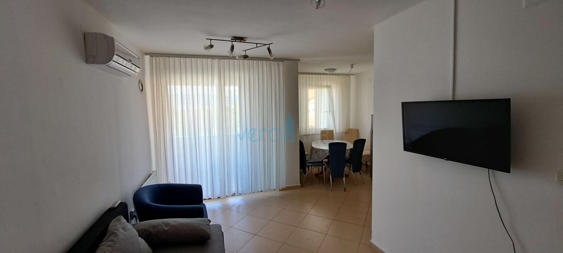 Uvala Soline, otok Krk, dvoetažni stan 89 m2 sa pogledom na more i okućnicom