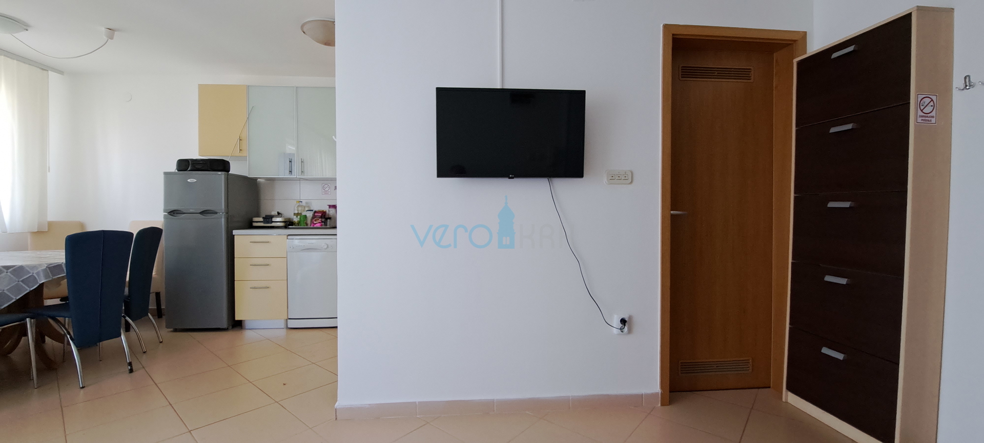 Uvala Soline, otok Krk, dvoetažni stan 89 m2 sa pogledom na more i okućnicom