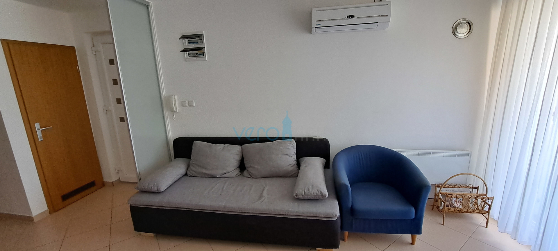 Uvala Soline, otok Krk, dvoetažni stan 89 m2 sa pogledom na more i okućnicom