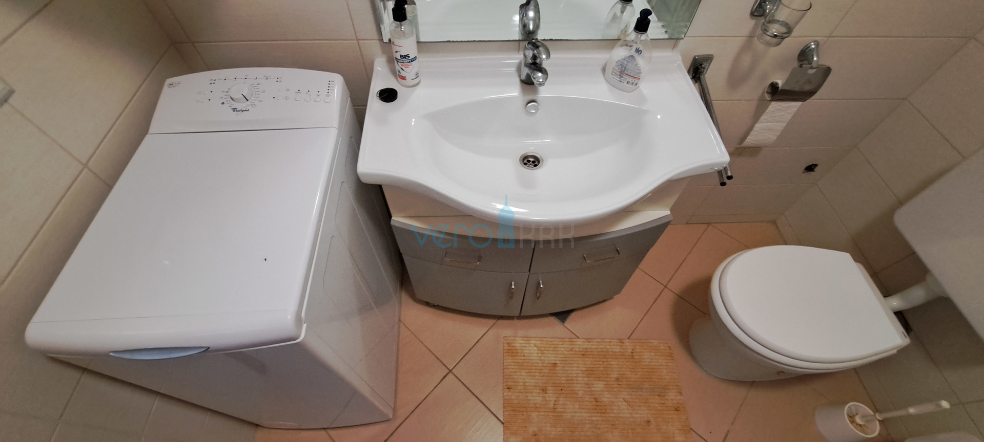 Uvala Soline, otok Krk, dvoetažni stan 89 m2 sa pogledom na more i okućnicom