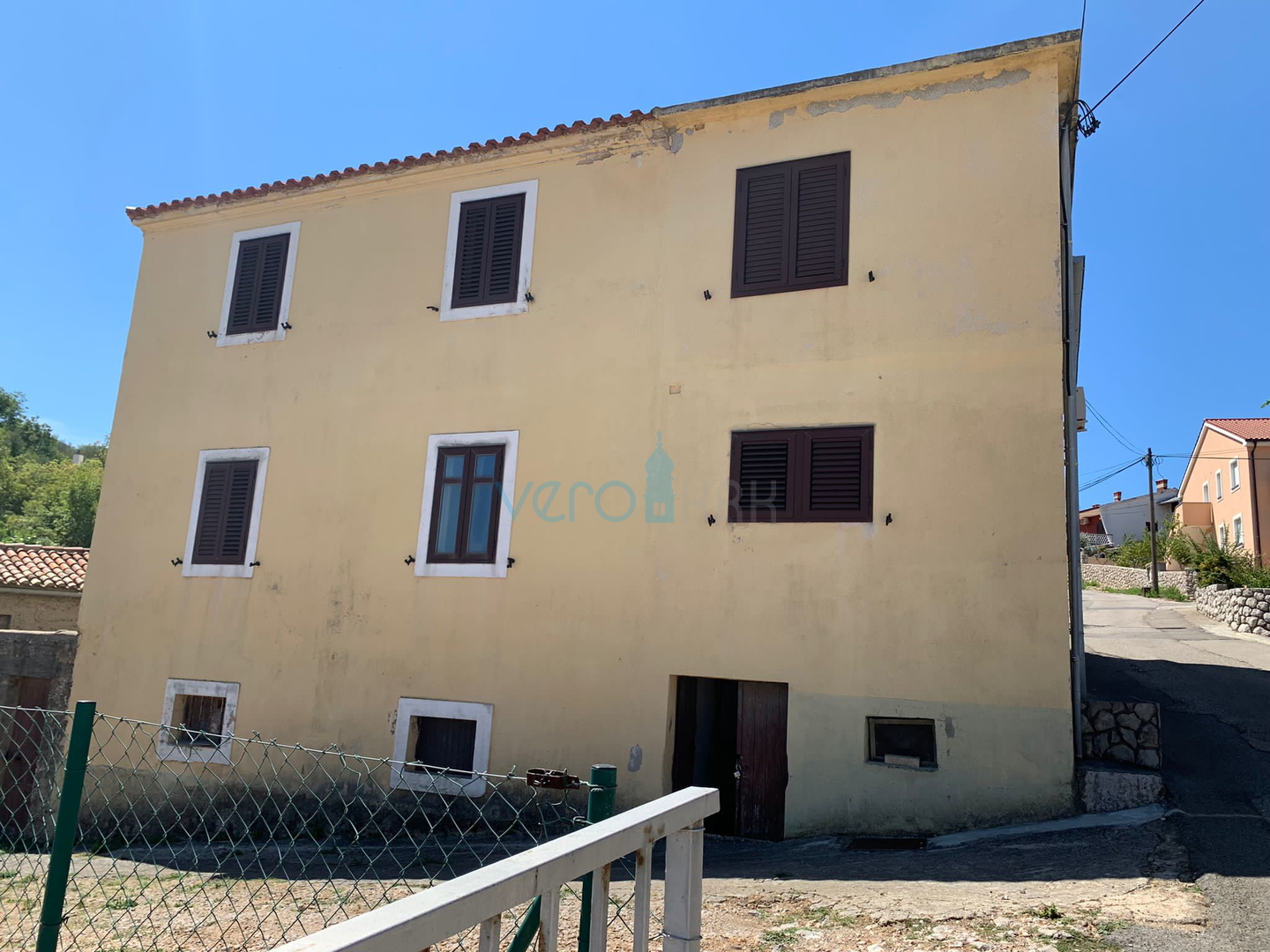 Vrbnik, otok Krk, dvojna kuća s garažom, prodaja