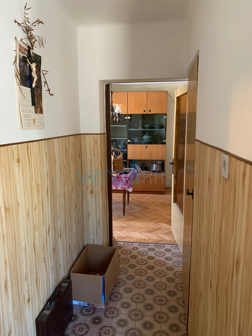 Vrbnik, otok Krk, dvojna kuća s garažom, prodaja