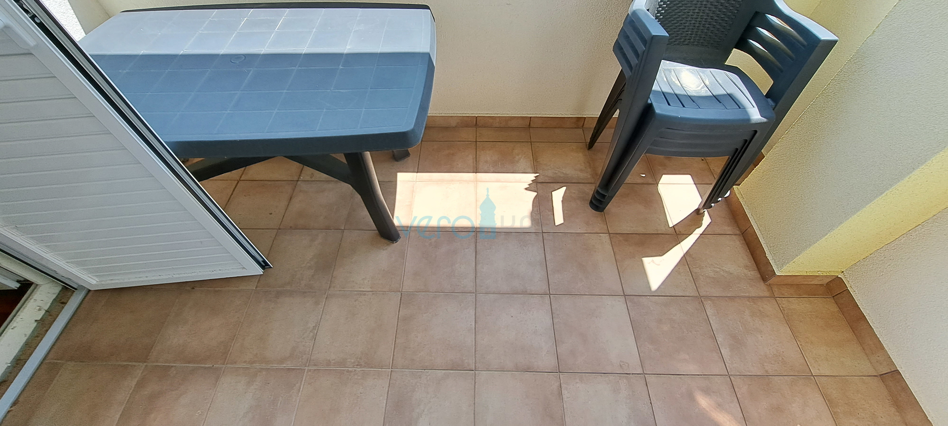Uvala Soline, otok Krk, dvosoban apartman 65 m2 na katu sa dvije terase i pogledom na more